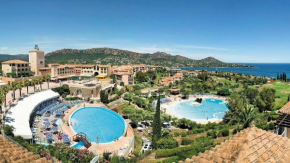 Agay Cap Esterel, le village Belvédère T2 climatisé Rez-de-Jardin, Vue Mer, Piscine et Parking inclus